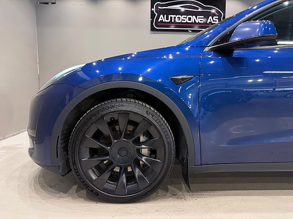 Tesla Model Y 14 of 30