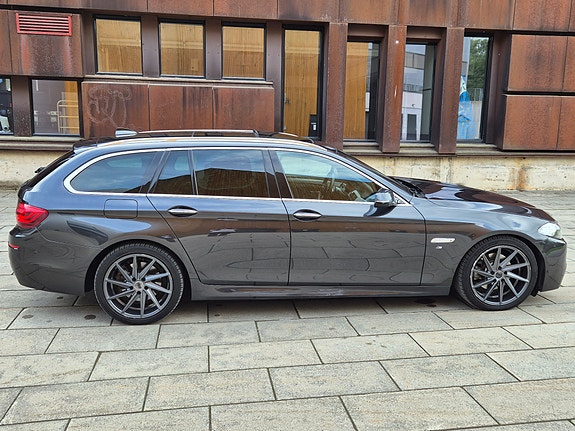 BMW 520d 2 of 5
