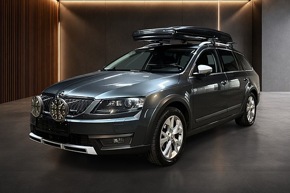 Skoda Octavia Scout 2 of 5