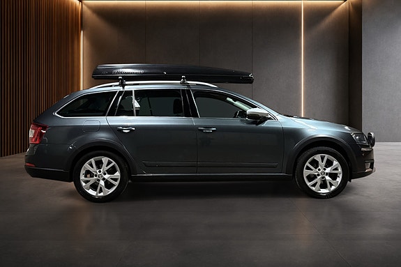 Skoda Octavia Scout 9 of 30