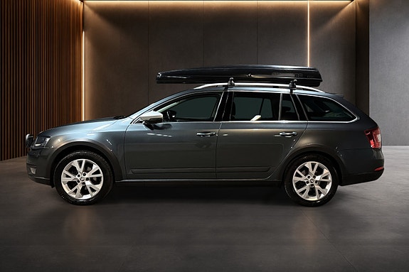 Skoda Octavia Scout 3 of 5