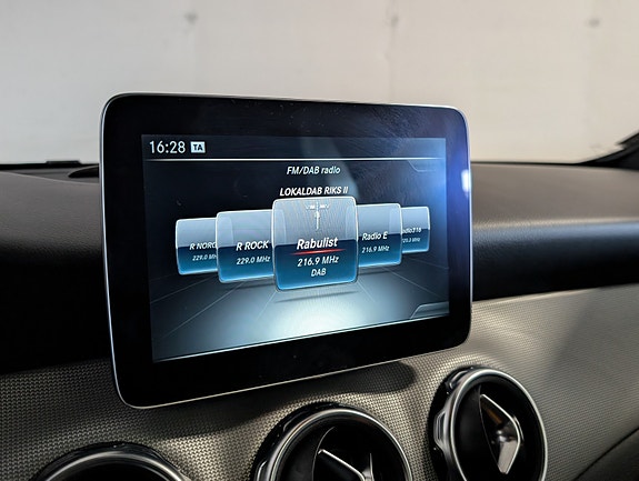 Mercedes-Benz GLA180 18 of 25