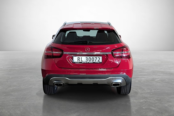 Mercedes-Benz GLA180 7 of 25