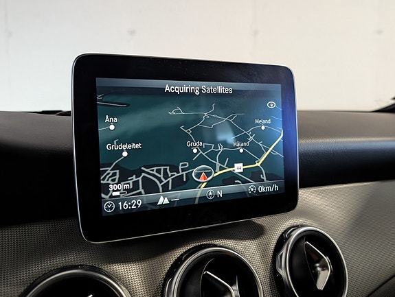 Mercedes-Benz GLA180 17 of 25