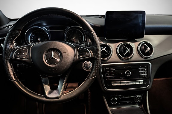 Mercedes-Benz GLA180 14 of 25
