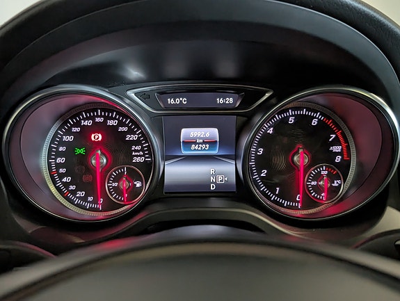 Mercedes-Benz GLA180 16 of 25
