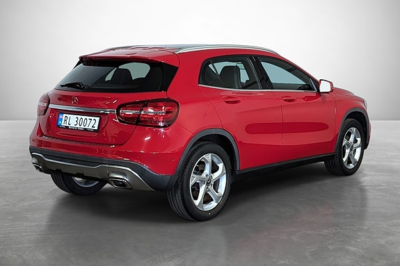 Mercedes-Benz GLA180 9 of 25