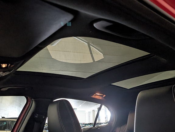 Mercedes-Benz GLA180 12 of 25