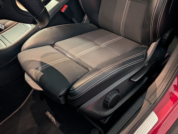 Mercedes-Benz GLA180 11 of 25