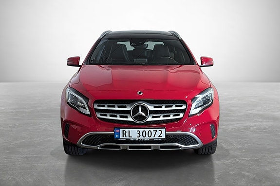 Mercedes-Benz GLA180 3 of 25