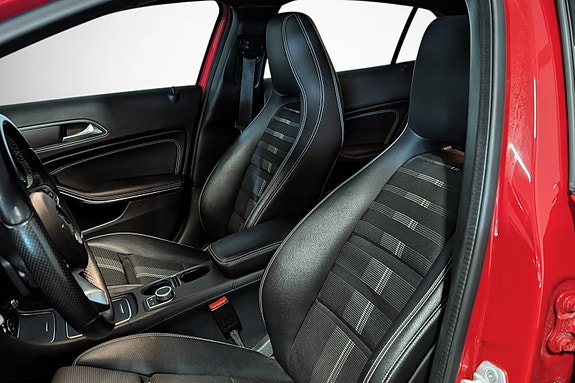 Mercedes-Benz GLA180 10 of 25