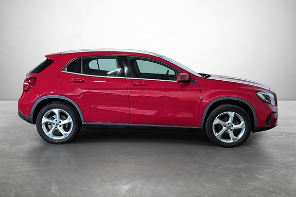 Mercedes-Benz GLA180 5 of 25