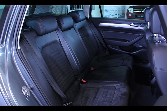 Volkswagen Passat 17 of 19