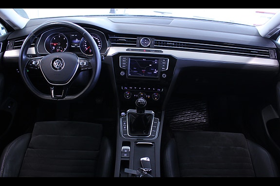 Volkswagen Passat 8 of 19