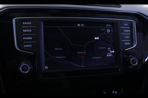 Volkswagen Passat 12 of 19