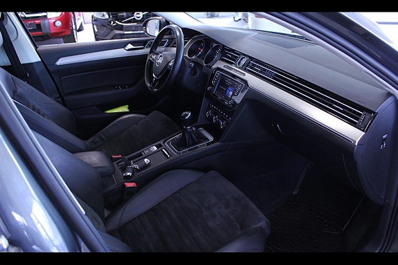 Volkswagen Passat 14 of 19
