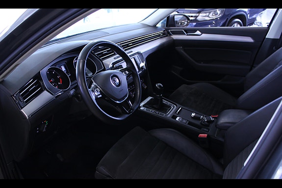 Volkswagen Passat 11 of 19