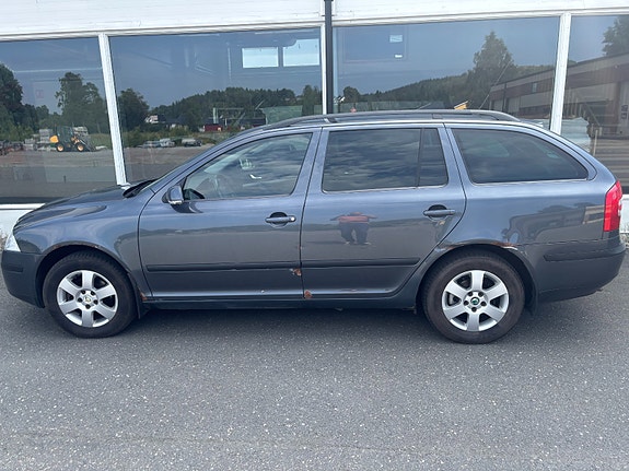Skoda Octavia 2 of 5