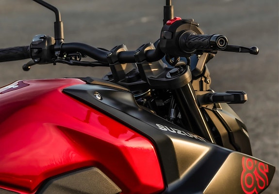 Suzuki GSX-8S KAMPANJE - Svart, Blå og Rød 4 of 20