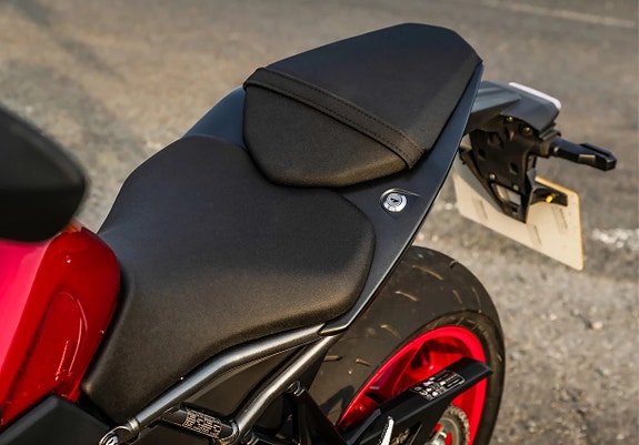Suzuki GSX-8S KAMPANJE - Svart, Blå og Rød 8 of 20