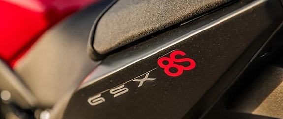 Suzuki GSX-8S KAMPANJE - Svart, Blå og Rød 7 of 20