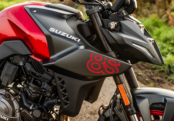 Suzuki GSX-8S KAMPANJE - Svart, Blå og Rød 10 of 20