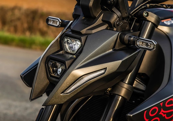 Suzuki GSX-8S KAMPANJE - Svart, Blå og Rød 11 of 20