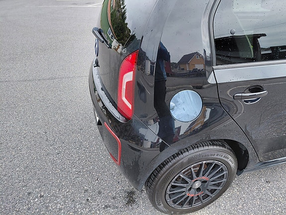 Volkswagen e-Up! 3 of 5