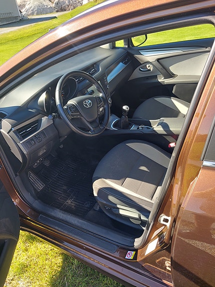 Toyota Avensis 4 of 5