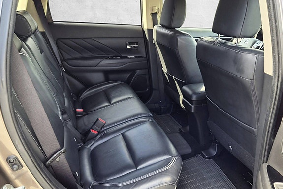 Mitsubishi Outlander 20 of 30