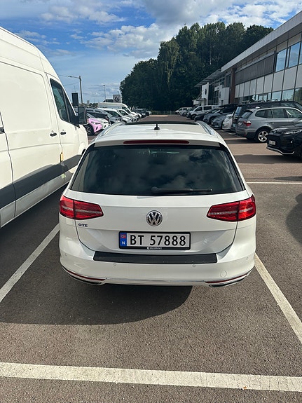 Volkswagen Passat 3 of 5