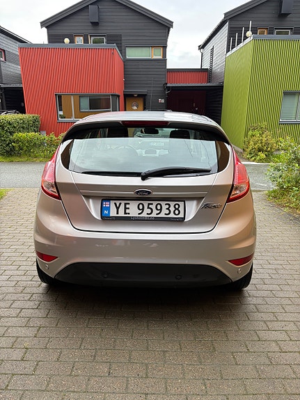 Ford Fiesta 2 of 5