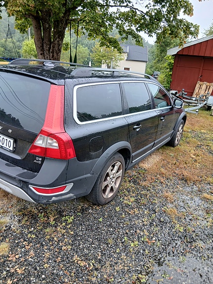 Volvo XC70 2 of 5