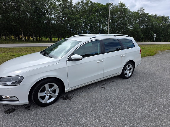 Volkswagen Passat 2 of 5