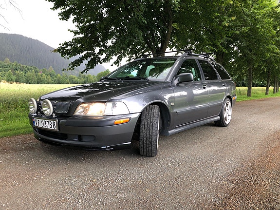 Volvo V40 3 of 24