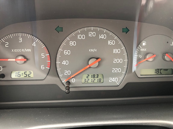 Volvo V40 18 of 24