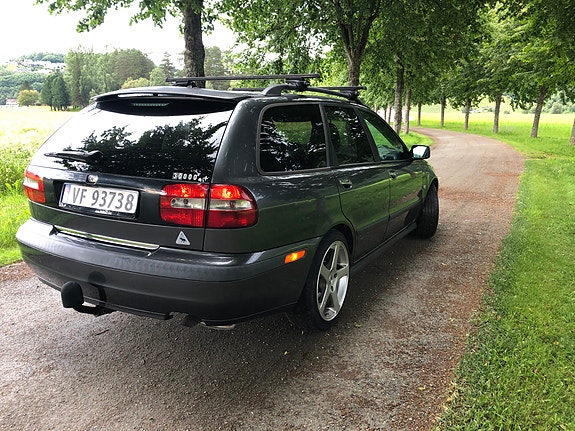Volvo V40 4 of 24