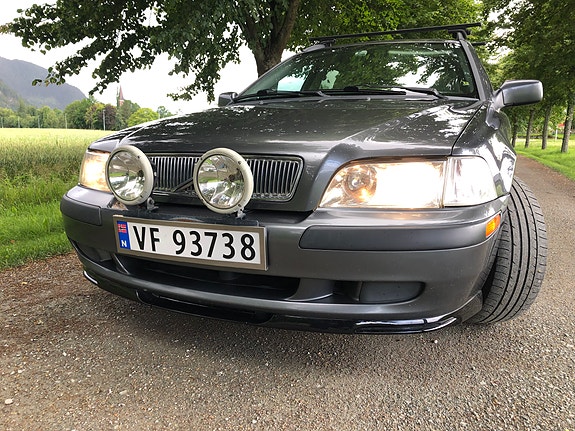 Volvo V40 8 of 24