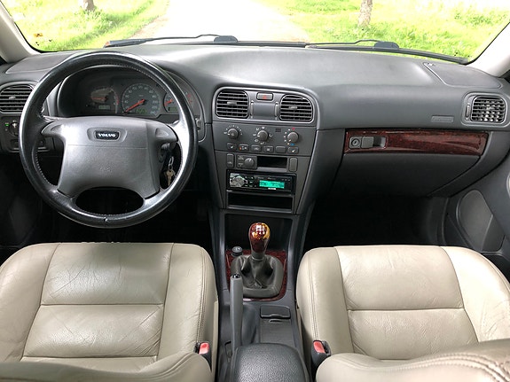 Volvo V40 14 of 24
