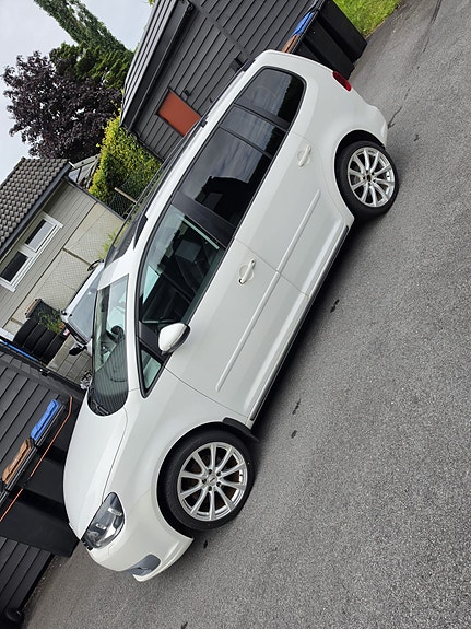Volkswagen Touran 6 of 8