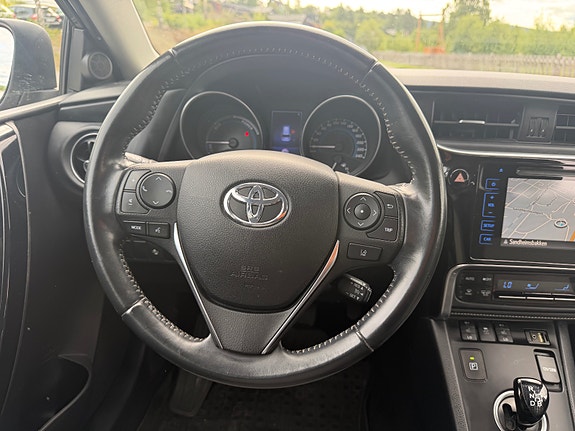 Toyota Auris 15 of 19