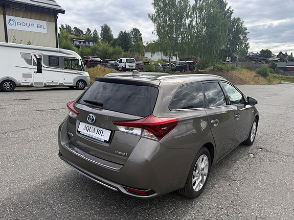 Toyota Auris 7 of 19