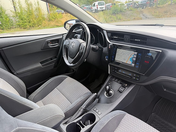 Toyota Auris 13 of 19