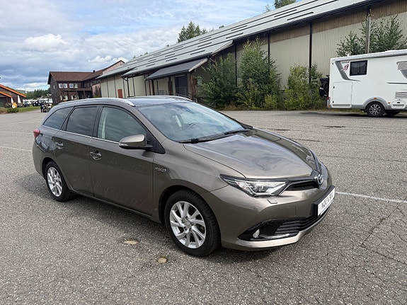 Toyota Auris 2 of 19