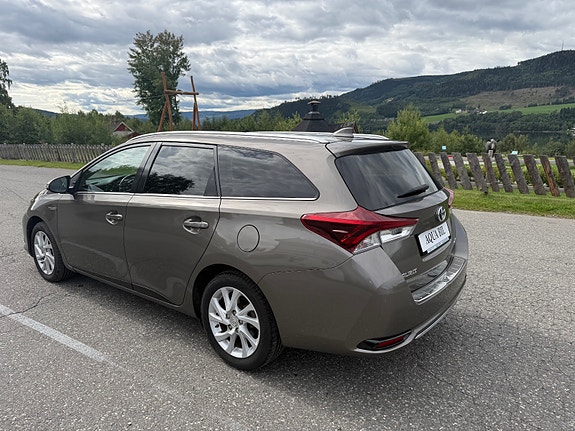 Toyota Auris 6 of 19