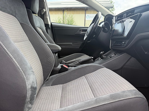 Toyota Auris 11 of 19