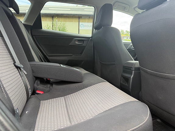 Toyota Auris 10 of 19
