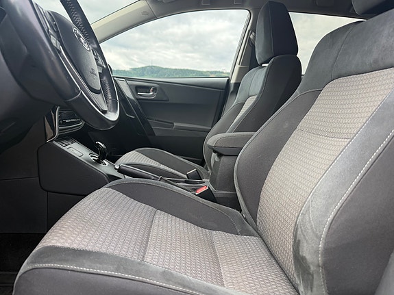 Toyota Auris 12 of 19