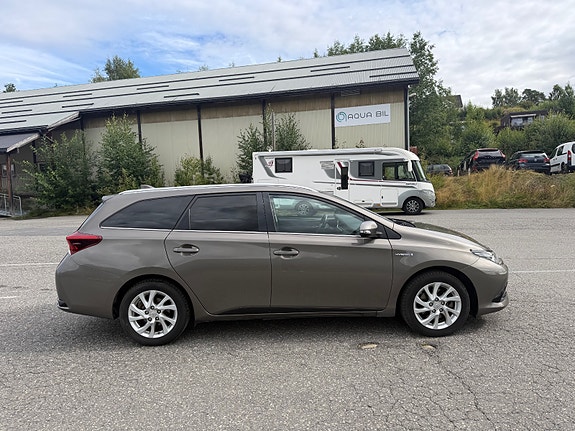 Toyota Auris 4 of 19
