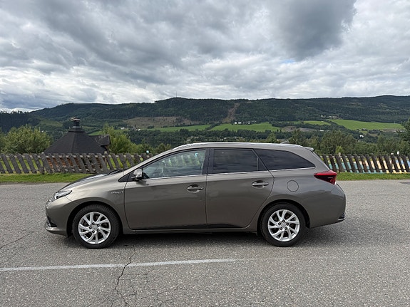 Toyota Auris 5 of 19